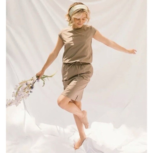 Albion Fit Going Places Dress in Tan Size S - Picture 2 of 10